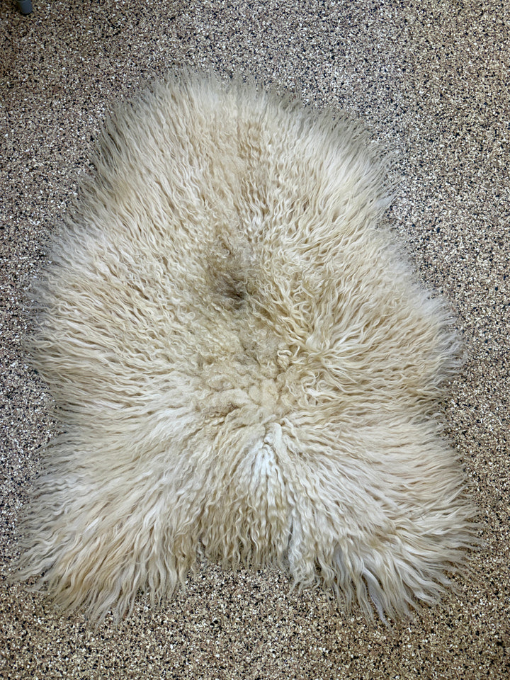 SOAR - Icelandic Sheepskin "F1" - Cream with a spot