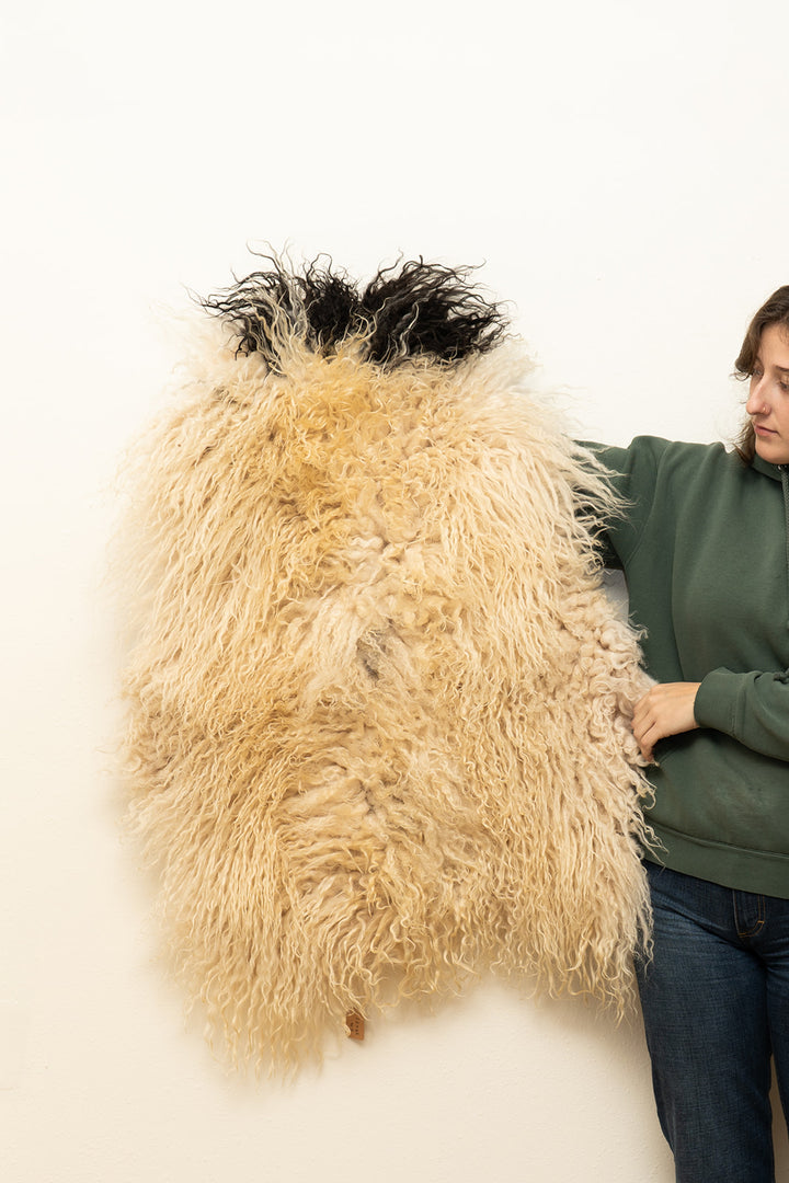 SOLSTICE - Icelandic Sheepskin "1G" - White with Black Spot